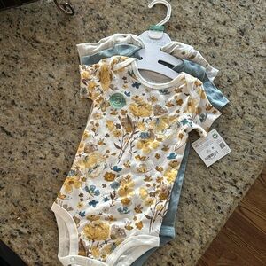 NWT Carters bodysuits baby neutral little planet 18 months 🐝